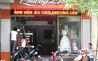 Bảng điện tử viện áo cưới